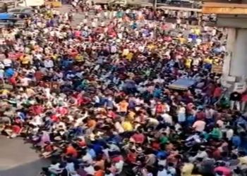 Mumbai Crowd