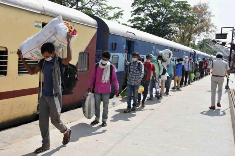 Shramik Special Train से Bihar पहुंचे प्रवासी मजदूर