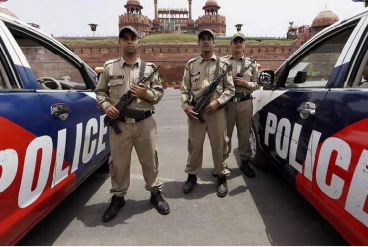 -delhi-city-ncr-police-raids-at-lawyer-mehmood-pracha-office-in-delhi-riots-case