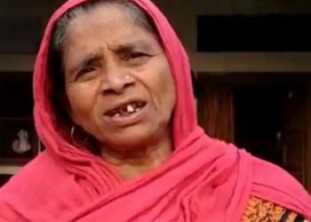 pakistan woman villager head gram-panchayat in etah