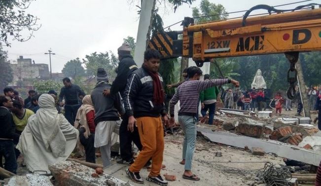 ghaziabad murad nagar roof collapse dead body nh 58 jam