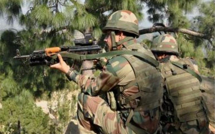 जम्मू-कश्मीर के कुलगाम में आर्मी पर हुआ हमला