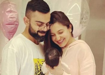 anushka-sharma-shares-her-first-picture-of-her-daughter-with-fans