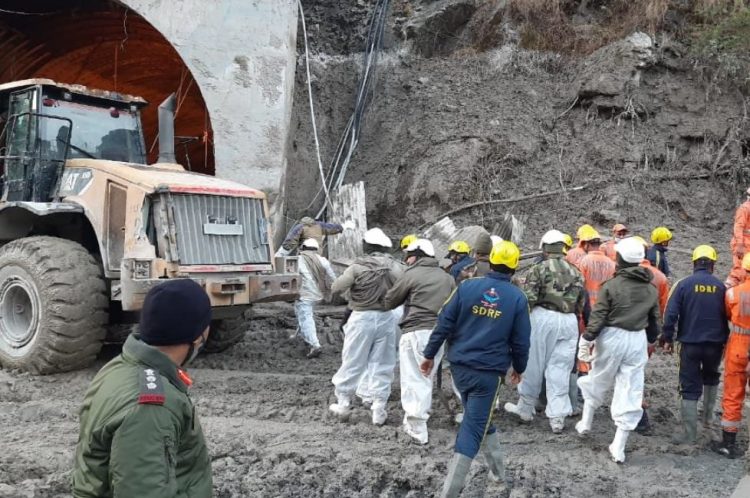 dehradun-city-rescue-team-is-removing-debris-from-the-tunnel-at-chamoli