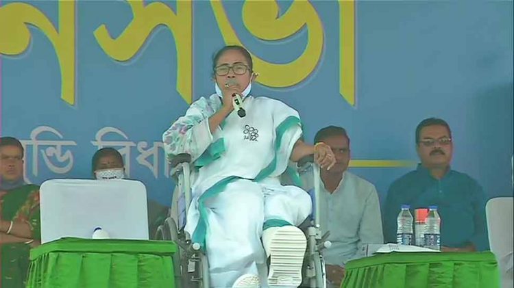 Mamta said in the address of the rally- saved by the grace of God in Nandigram