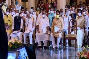 पश्चिम बंगाल : CM ममता के मंत्रिमंडल का हुआ विस्तार, TMC के 43 विधायकों ने ली शपथ
