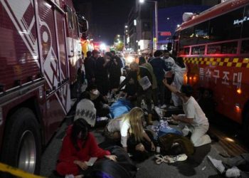 दक्षिण कोरिया के सियोल हैलोवीन उत्सव में अचानक उमड़ी भीड़ से हुई एक बड़ी दुर्घटना