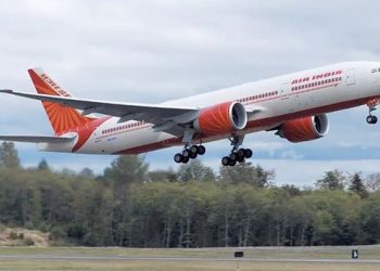 Air India: फ्लाइट के एयरक्राफ्ट में पेशाब करना एक यात्री को पड़ा महंगा