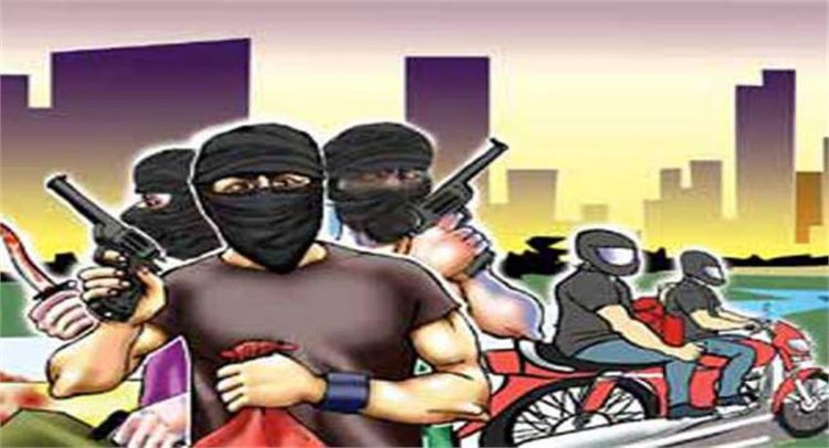 Delhi: दिनदहाड़े बंदूक के दम पर व्यापारी से लूट, प्रगति मैदान टनल का है मामला