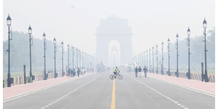 Delhi Pollution: दशहरा के बाद दिल्ली में बिगड़ेंगे हालात, सांस लेना होगा दुश्नवार, गोपाल राय का आया बयान।