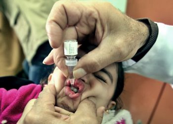 World Polio Day 2023: 'वर्ल्ड पोलियो डे' के मौके पर जानेंगे क्या है पोलियो की बीमारी, लक्षण और बचाव।