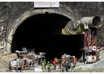Uttarakhand Tunnel Collapse: पीएम मोदी ने किया सीएम धामी को फोन, ली हर पल की जानकारी, क्या हुई बात?