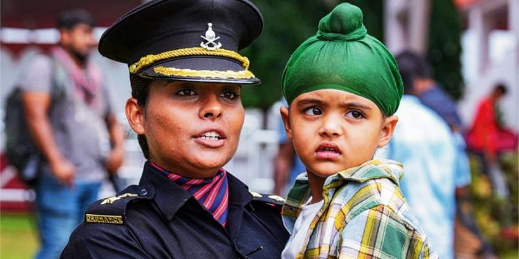 Maternity Leave In Army: सेना में अब नहीं होगा मैटरनिटी लीव को लेकर भेदभाव, रक्षा मंत्री का बड़ा ऐलान।