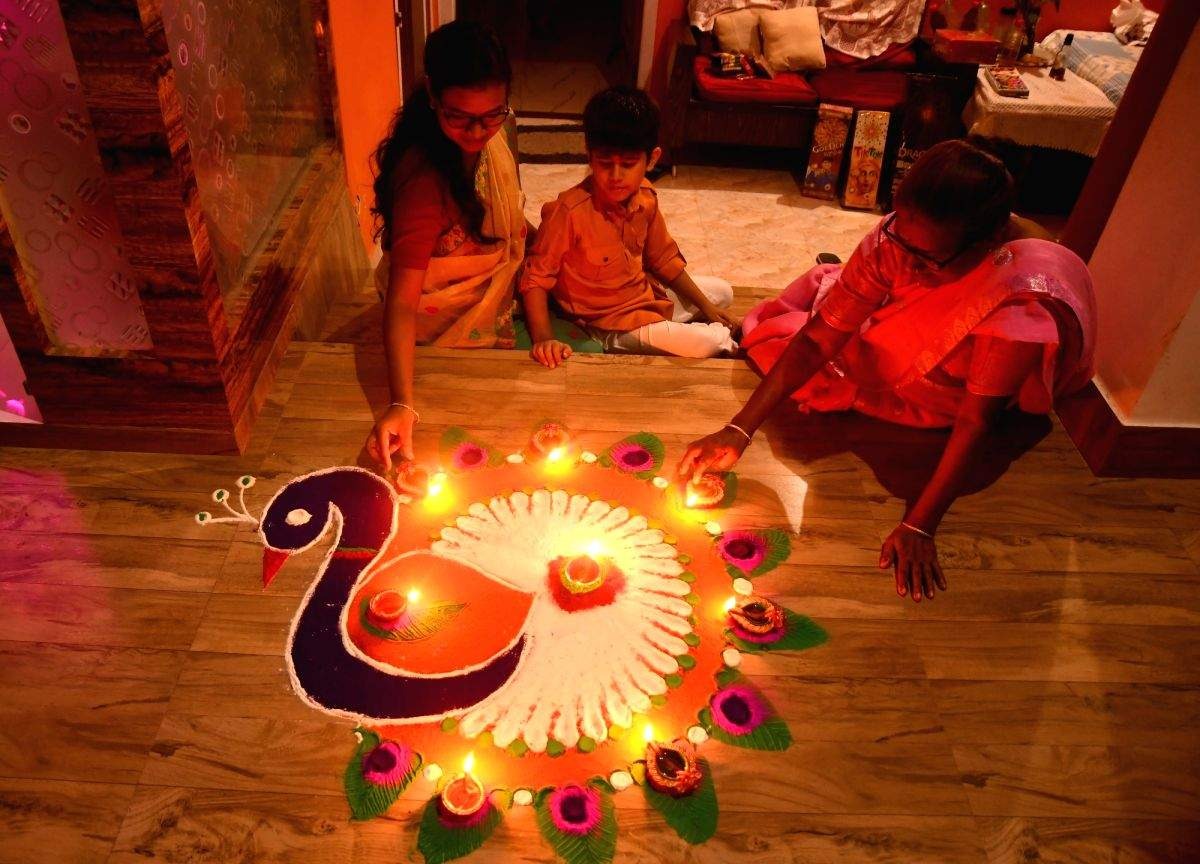 Diwali 2023: बिना पटाखों के दिवाली कैसे बनाए मजेदार, पढ़े पूरा टिप्स यहां।