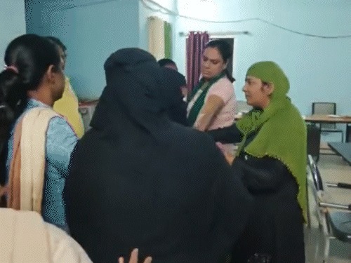 Bihar News: बिहार की दो बहनों को हुआ इश्क तो साथ जीने-मरने की कसमें खाई, मामला महिला थाने में दर्ज।