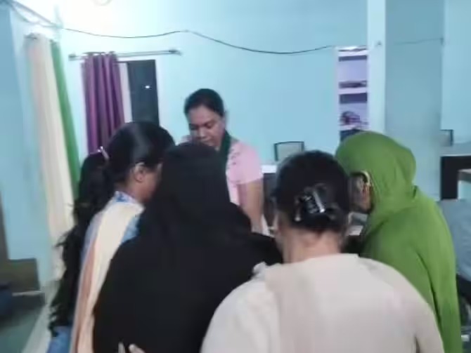 Bihar News: बिहार की दो बहनों को हुआ इश्क तो साथ जीने-मरने की कसमें खाई, मामला महिला थाने में दर्ज।