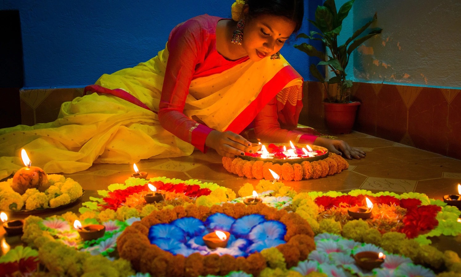 Chhoti Diwali 2023: माँ लक्ष्मी को प्रसन्न करना चाहते हैं, तो जान लीजिए नियम, मुहूर्त औैर तरीका। 