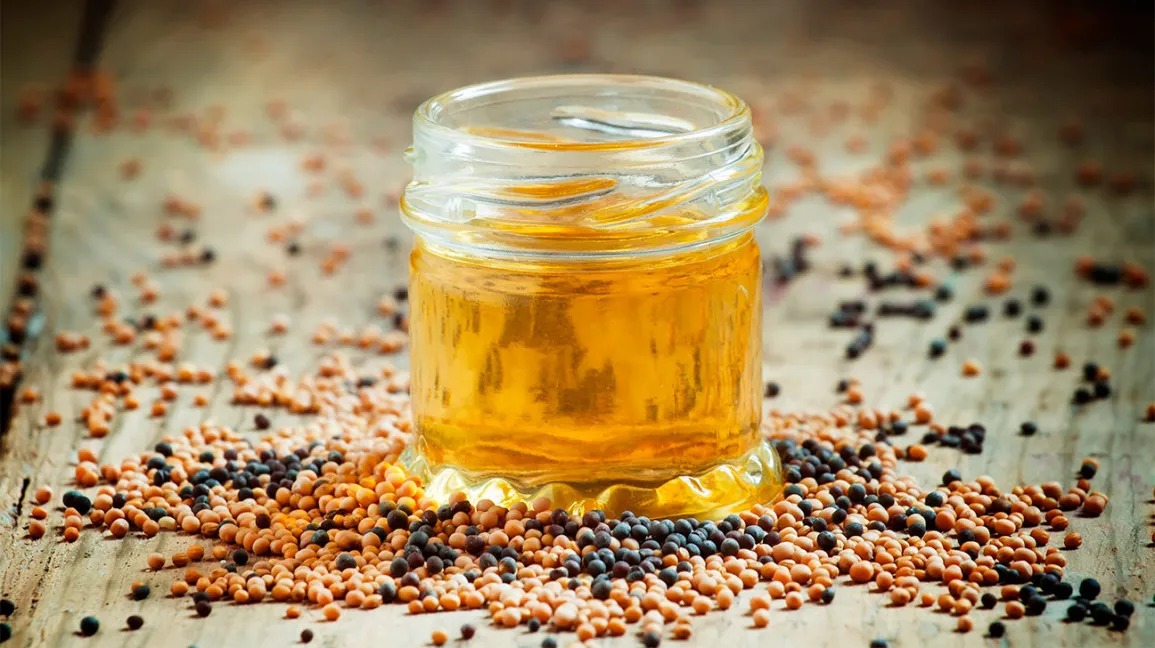 Mustard Oil Benefits: सर्दियों से बचना है तो हर रोज इस्तेमाल मे लाइए ये तेल।