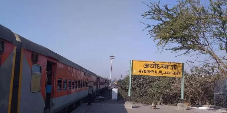 Ayodhya News: बदलेगा अयोध्या जंक्शन का नाम, सीएम योगी ने जताई इच्छा, क्या होगा नया नाम?