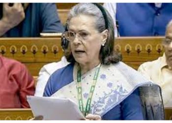 Sonia Gandhi Attack On PM Modi: 'लोकतंत्र का गला घोंट दिया है..', MP निलंबन पर, सोनिया गांधी का क्रेंद पर प्रहार !