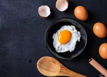 अंडे खाने के हैं कई फायदे लेकिन नुकसान भी हैं बहुत, पढ़िए...