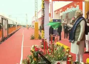 PM Modi Ayodhya Visit: प्रधानमंत्री आज अयोध्या दौरे पर, किया रेलवे स्टेशन का उद्घाटन,अमृत भारत समेत इन ट्रेनों को दिखाए हरी झंडी।