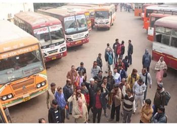 Transporters Nation-wide Strike: पेट्रोल पंप पर लंबी कतार, सब्जियों के महंगे हुए दाम ..दिल्ली से भोपाल तक कहां क्या है हाल?