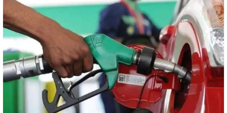 Petrol-Diesel Prices: पेट्रोल-डीजल की नयी रेट हुई जारी, आपके शहर में क्या है कीमत, कैसे पता करें भाव?