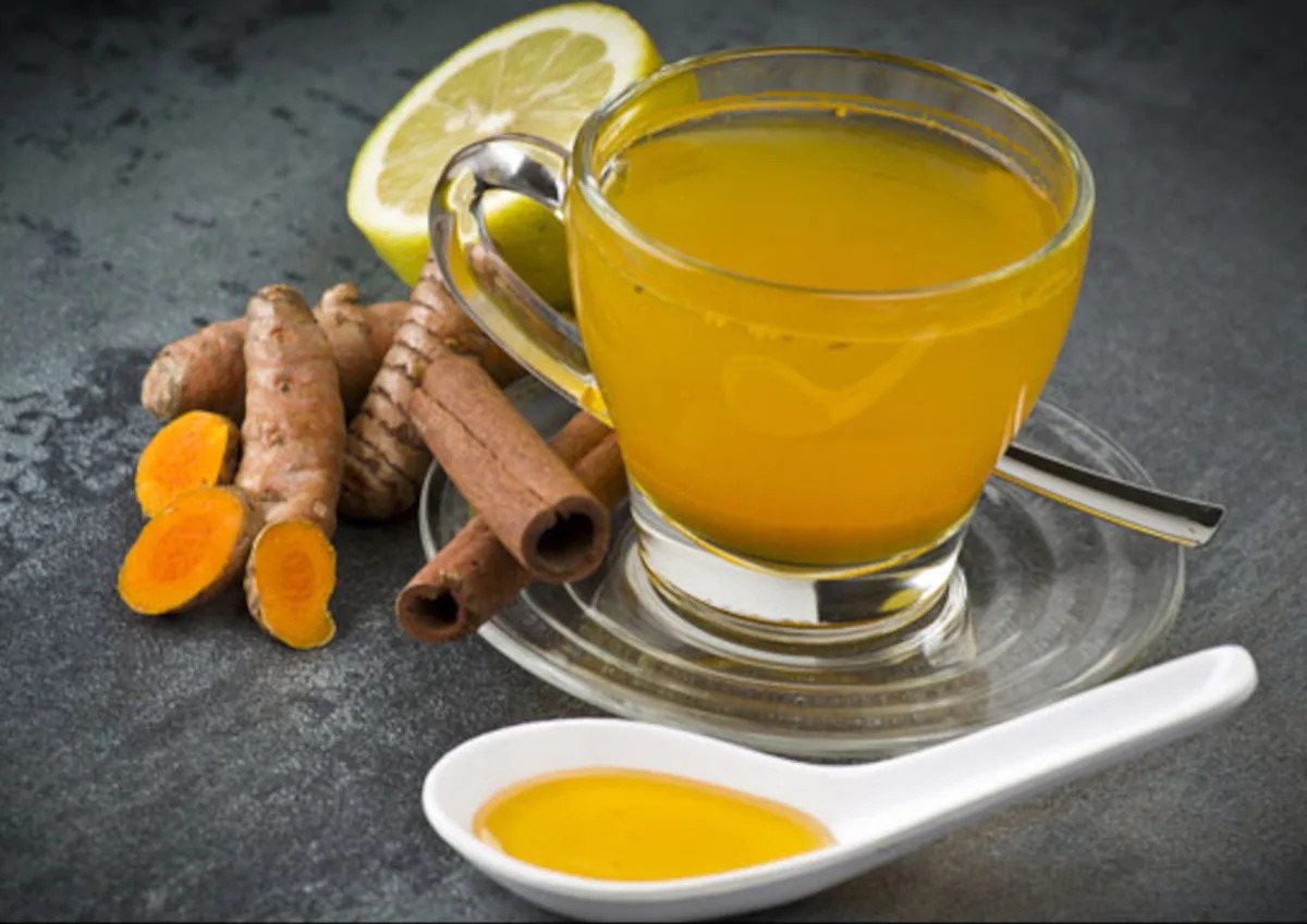Health Tips: सर्दियों में बीमारियों से खुद को बचाने के लिए पीएं ये ड्रिंक, रहेंगे स्वस्थ और तंदुरुस्त...