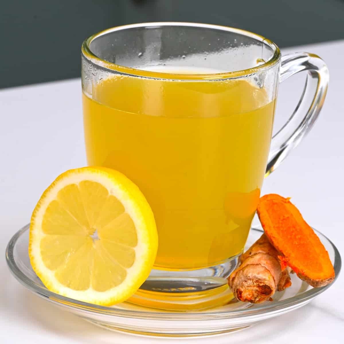 Health Tips: सर्दियों में बीमारियों से खुद को बचाने के लिए पीएं ये ड्रिंक, रहेंगे स्वस्थ और तंदुरुस्त...