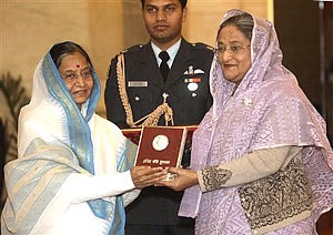 Sheikh Hasina की प्रचंड जीत, 'जब पिता की कर दी थी हत्या, भारत ने दी शरण,' बनी लगातार चौथी बार PM! 