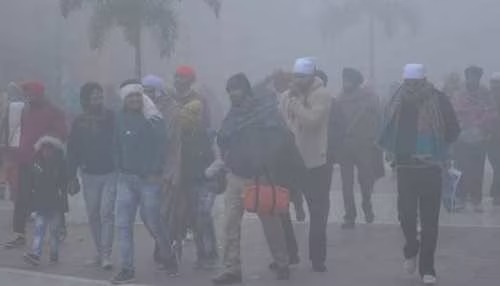 IMD Weather Update: कोहरे के मार से देश बेहाल, बढ़ सकती है और ठंड, मौसम विभाग का अलर्ट