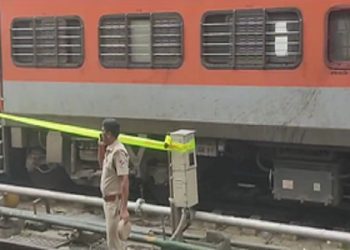 Telangana News: तेलंगाना में हुआ ट्रेन हादसा, चारमीनार एक्सप्रेस के तीन बोगियां पटरी से उतरी, पांच लोग हुए घायल !