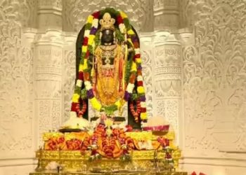 Ayodhya Ram Mandir Live: आम लोगों के लिए खुला भगवान राम का पट, श्रद्धालुओं की उमड़ी भीड़, देखें वीडियो...