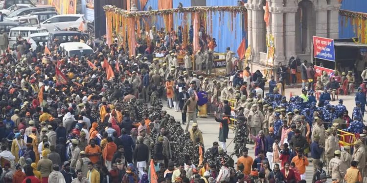 Ram Mandir: राम के भक्तों की भीड़ को देख पुलिस का बड़ा फैसला, मंदिर के दर्शन पर लगाई रोक !