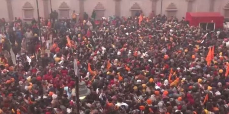 Ram Mandir में श्रद्धालुओं की भारी भीड़! भावुक हुए राम मंदिर के पुजारी और कहा- 'त्रेता युग..'
