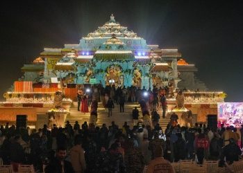 Ram Mandir: अयोध्या में उमड़ी श्रद्धालुओं की भीड़, पहले दिन 5 लाख श्रद्धालुओं ने किए दर्शन, भीड़ देख सीएम ने की लोगों से अपील।