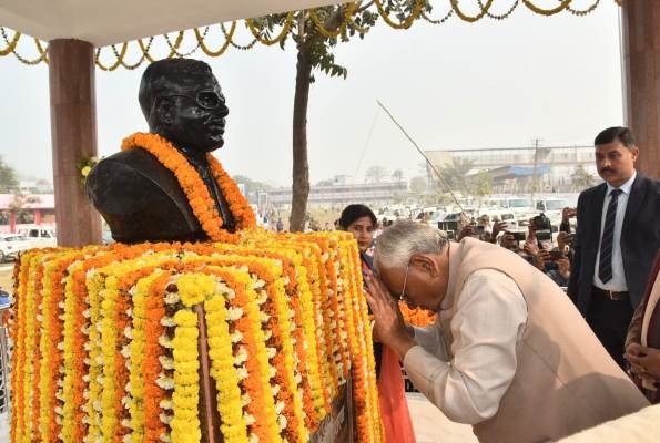 Karpoori Thakur Jayanti: आज है बिहार के पूर्व मुख्यमंत्री कर्पूरी ठाकुर की 100वीं जयंती, सर्व धर्म में शामिल होंगे सीएम नीतीश कुमार। 