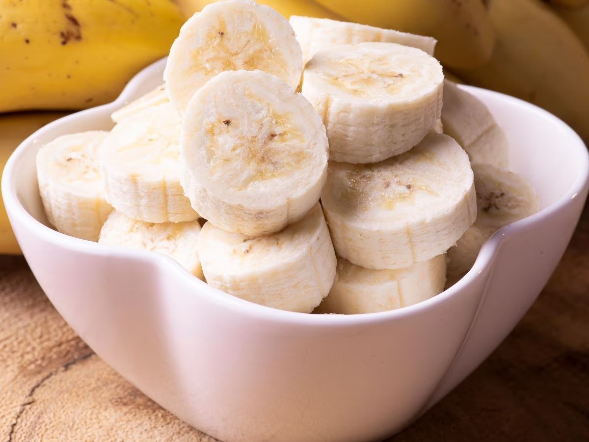 Health Tips: सर्दियों में केला खाने के फायदे या नुकसान ? ये है केला खाने का सहीं तरीका...
