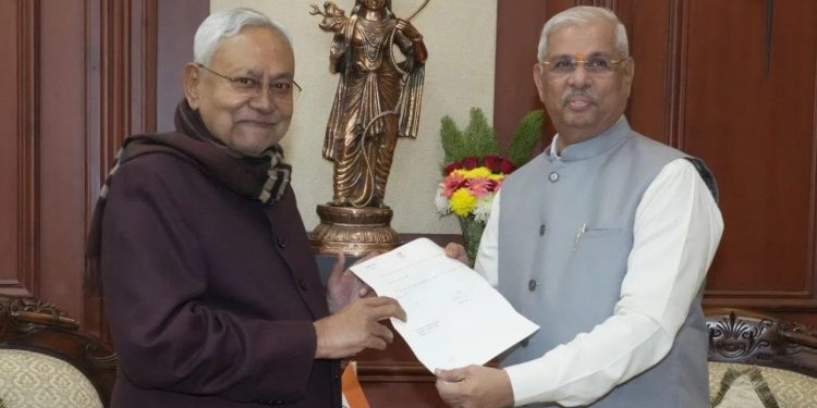 Bihar Politics: CM पद से इस्तीफे के बाद नीतीश कुमार का पहला बयान, गठबंधन टूटने पर बताई ये बड़ी वजह।