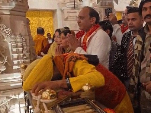 'PM MOdi भगवान का भेजा हुआ फरिश्ता..', एमएस बिट्टा ने अयोध्या में रामलला के सामने की प्रार्थना! 