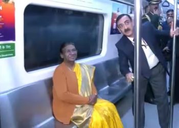 Draupadi Murmu Ride IN Delhi Metro: राष्ट्रपति द्रौपदी मुर्मू ने लिया Delhi Metro का जायज़ा, देखें VIDEO...