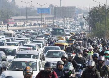 Delhi Noida Traffic Jam: दिल्ली कूच कर रहे किसानों को पुलिस ने रोका, NOIDA में भंयकर जाम, धारा 144 लागू...