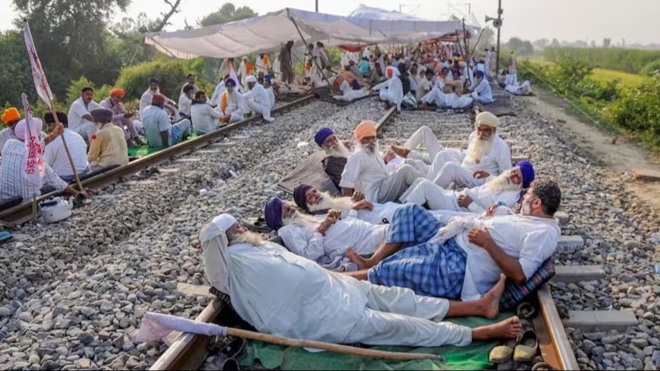 Farmers Protest: 'दिल्ली चलो' मार्च के बाद अब 'रेल रोको अभियान', किसानों ने किया बड़ा ऐलान, इन जगहों पर होगा रेलवे ट्रैक जाम! 