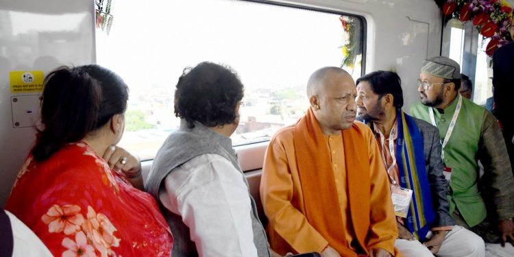 Agra Metro: आगरा में चली मेट्रो, PM मोदी ने किया उद्घाटन, जानिए रूट, समय और किराया