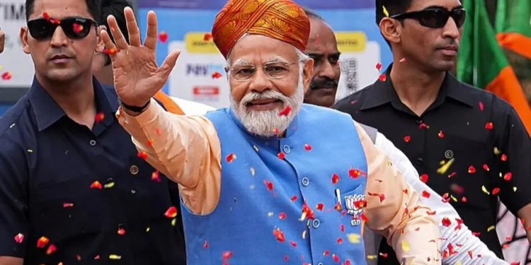 PM Modi Kashmir Visit: आर्टिकल 370 हटने के बाद PM मोदी का पहला कश्मीर दौरा आज, 6400 करोड़ की योजनाओं की देंगे सौगात