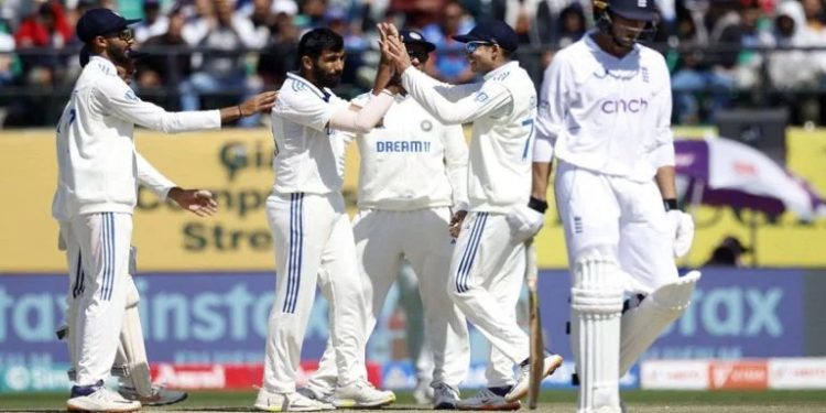 IND vs ENG: भारत ने गेंदबाजों के दम पर शानदार जीत दर्ज की, इंग्लैंड की पूरी टीम 195 रनों पर हुई ऑलआउट