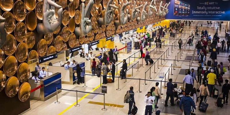 Delhi Airport: दिल्ली IGI एयरपोर्ट को मिली परमाणु से उड़ाने की धमकी, दो यात्री गिरफ्तार