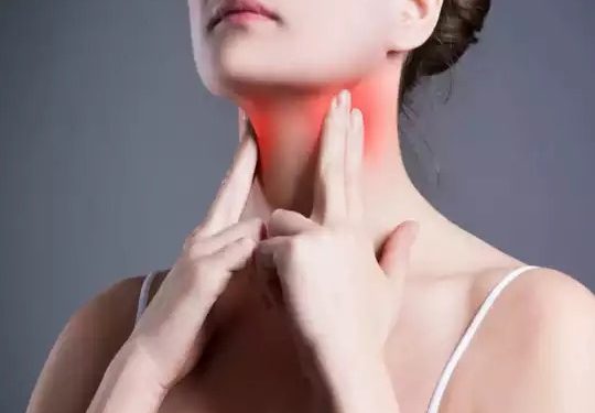 Throat Infection:गर्मियों में भी हो रहा वायरल, गले में खराश तो इन बातों का रखें ख्याल