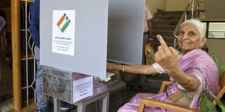 Lok Sabha Election:पहले चरण मतदान के बीच कूचबिहार, छत्तीसगढ़ और मणिपुर बना हिंसा का केंद्र, जानें आज के वोट का बयोरा